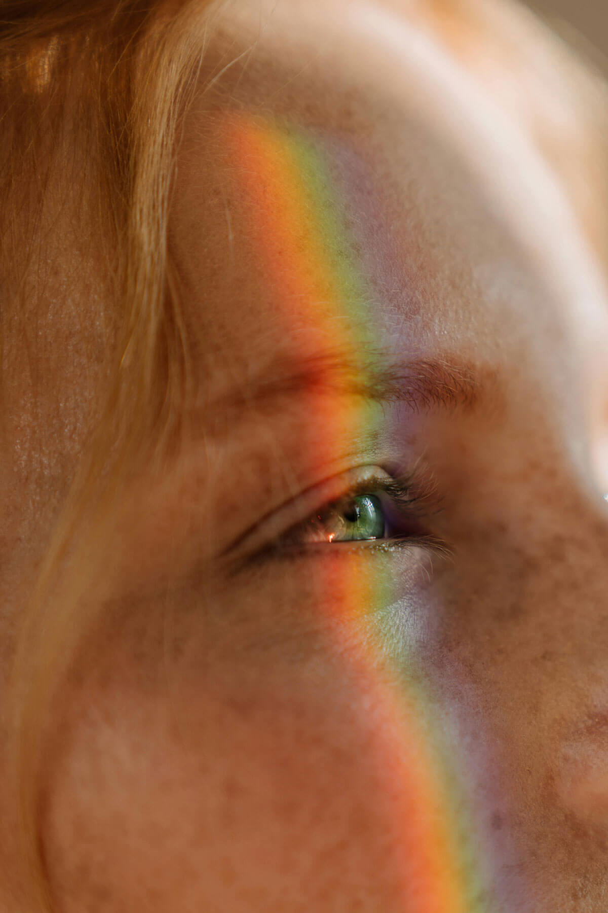 Regenbogen über Auge