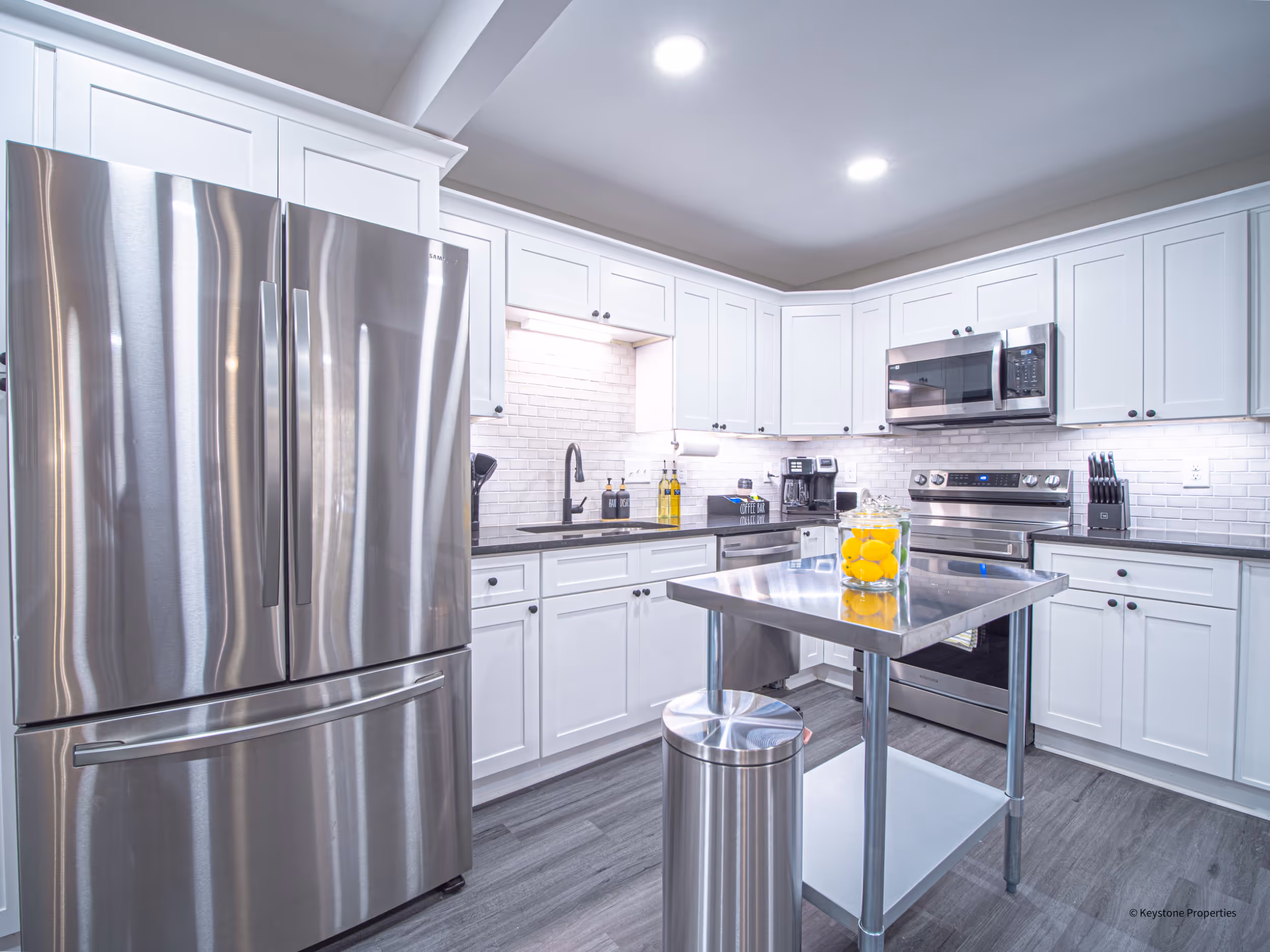 Stainless steel kitchen appliances in Apex apartments Marietta
