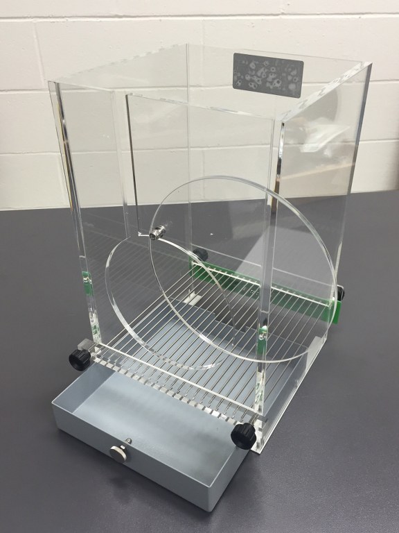 46003 d03 door open 576x768