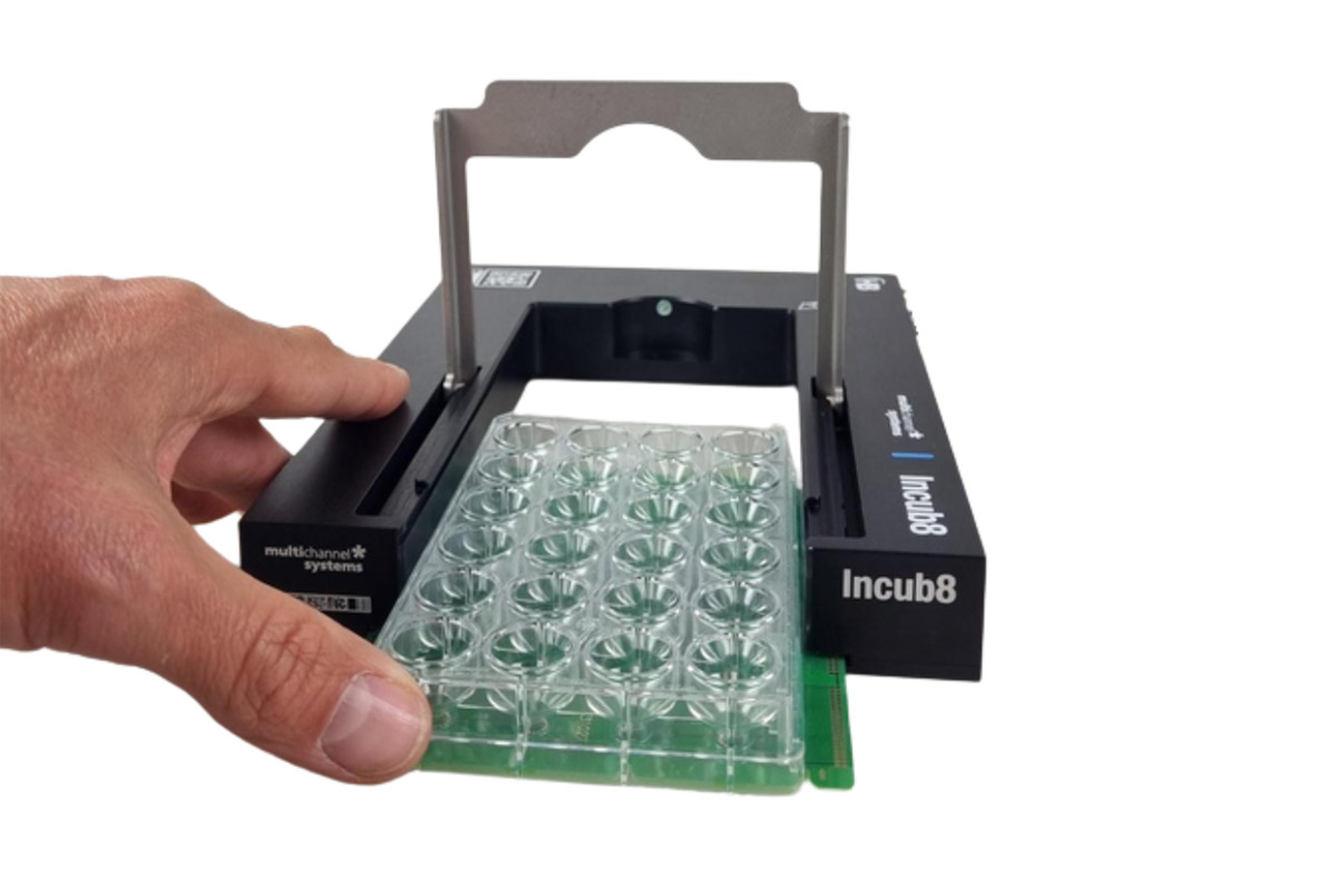 Incub8 multiwell MEA front open inserting a plate