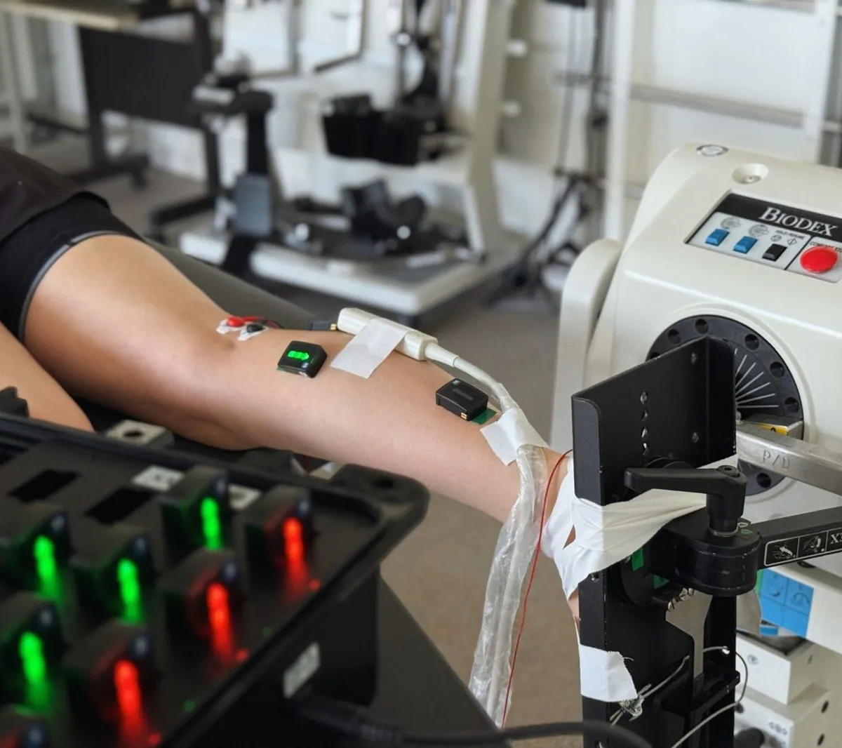 Controlled neuromechanics test combining EMG and ultrasound imaging