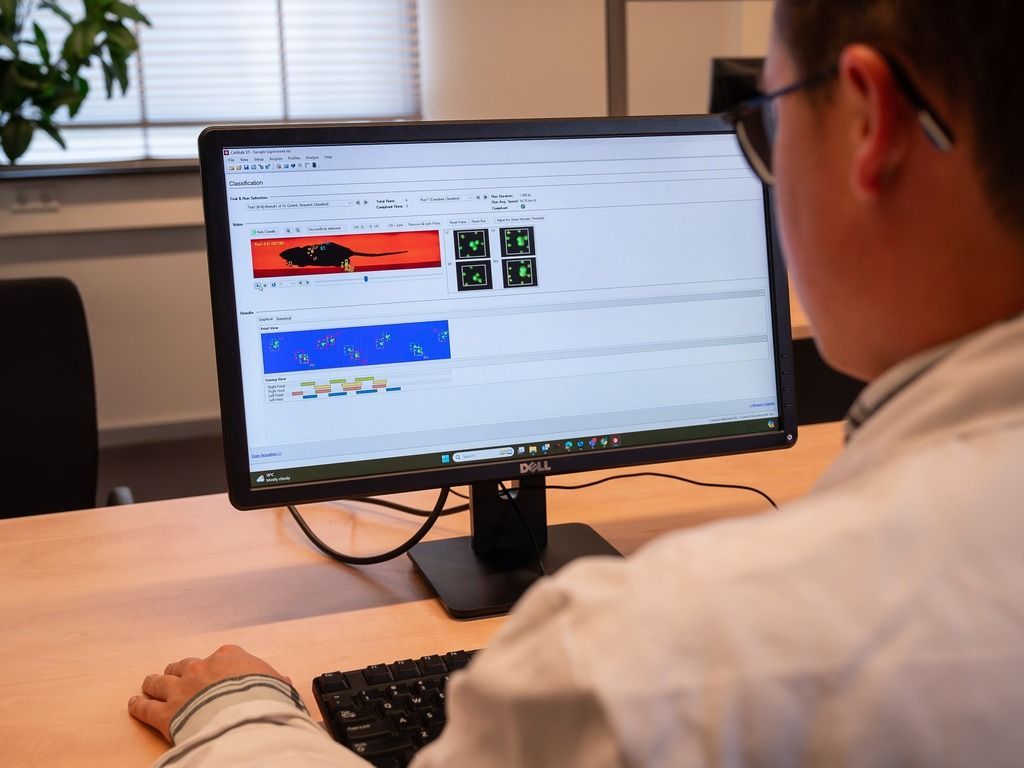 Researcher looking at CatWalk data