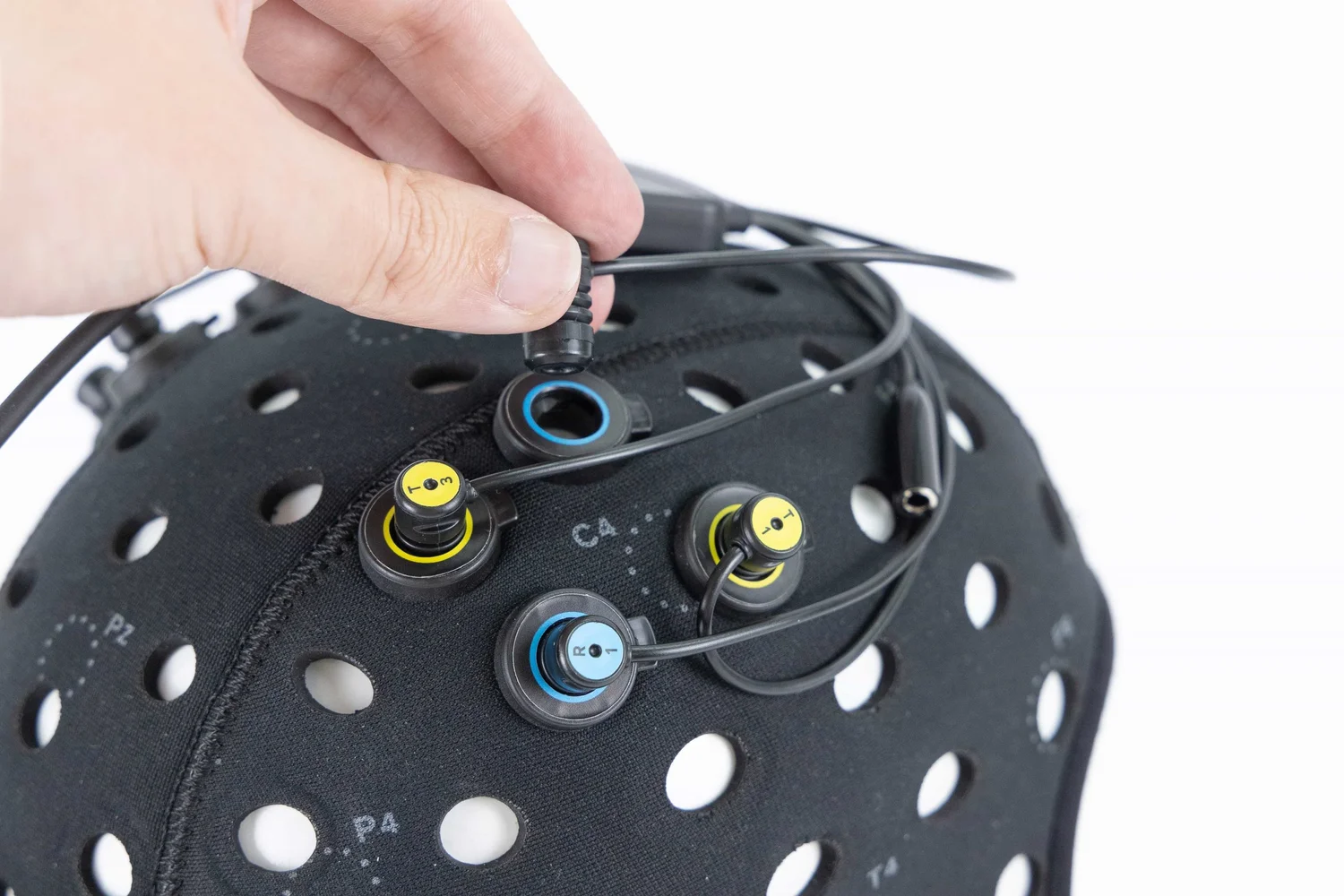 Placing an optode into an Artinis Brite Lite headcap