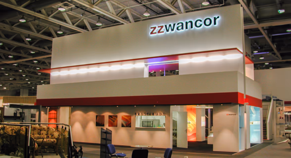 ZZ Wancor Messestand mit rot-weißen Elementen.