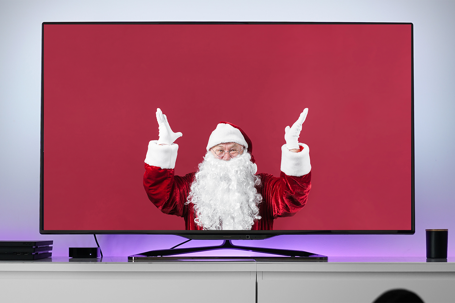 CelebrateHolidays_Santa_122019.png