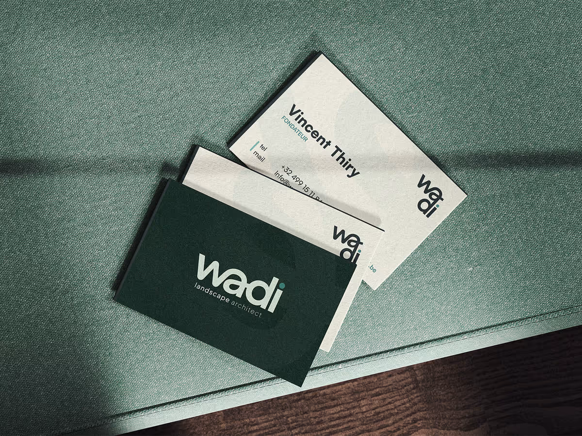 Cartes de visite Wadi illustrant une identité graphique sobre et architecturale