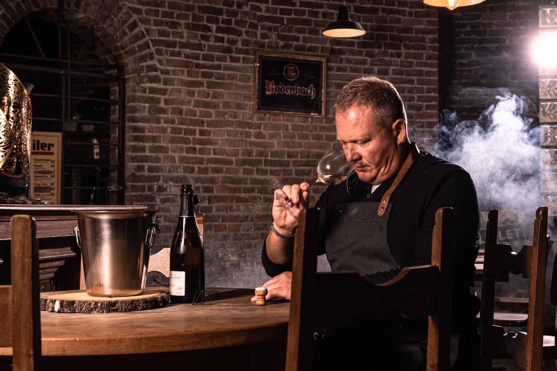 Photo produit bouteilles champagne d'exception shooting Le Cuvelier Odysia