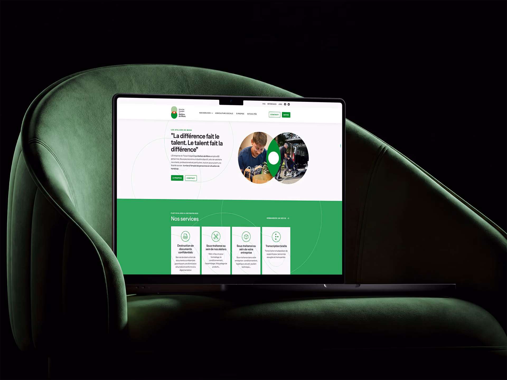 Site Webflow des Ateliers de Mons réalisé par Odysia, affiché sur un ordinateur portable