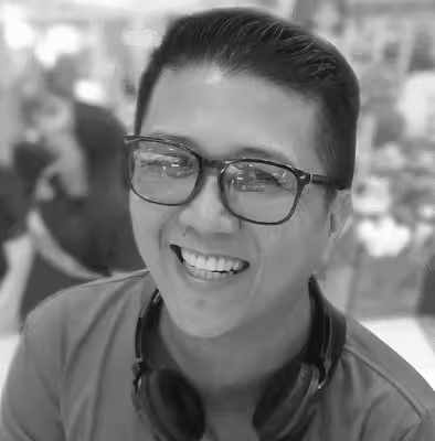 Review avatar picture of female person