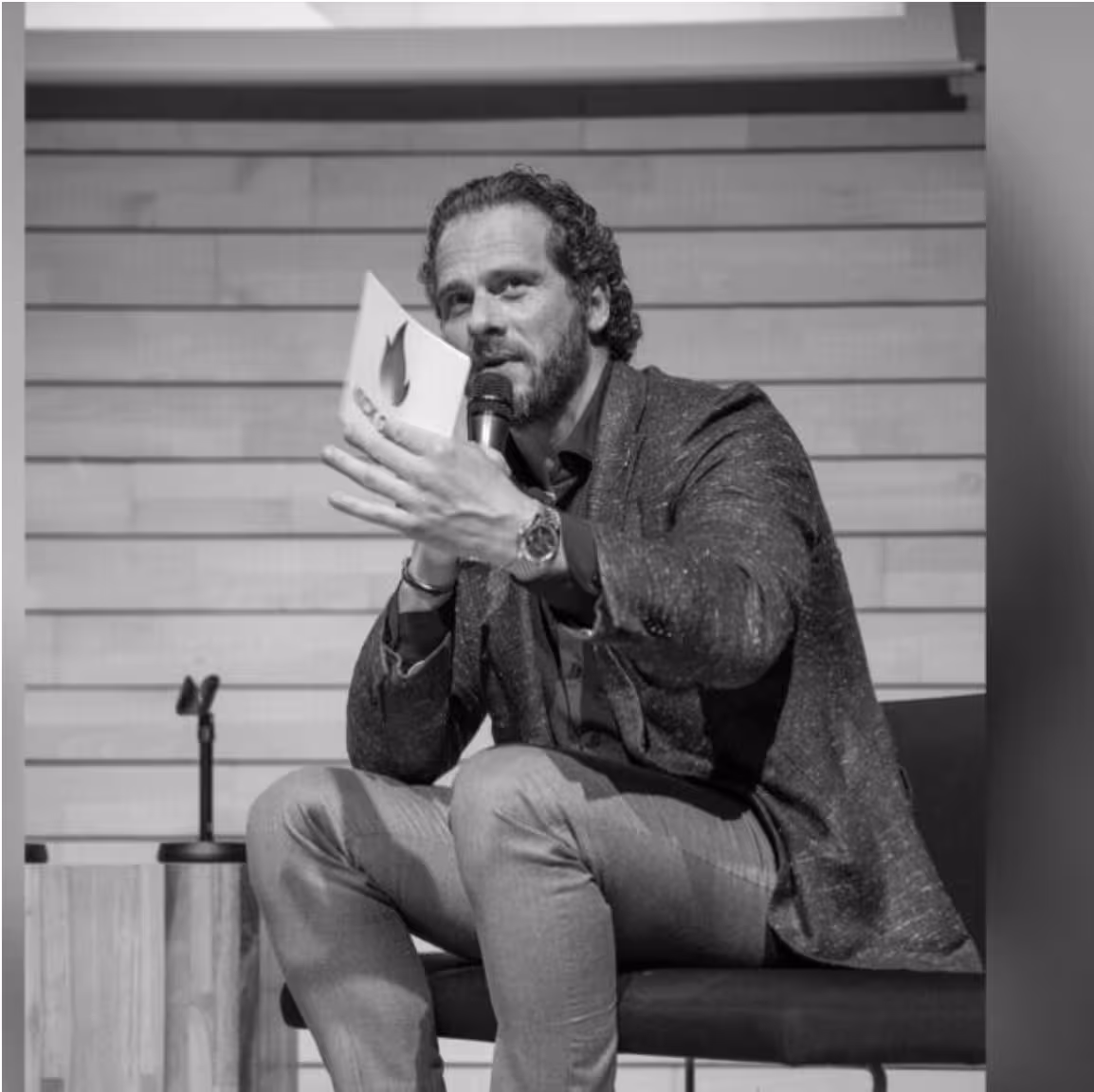 Review avatar picture of male person