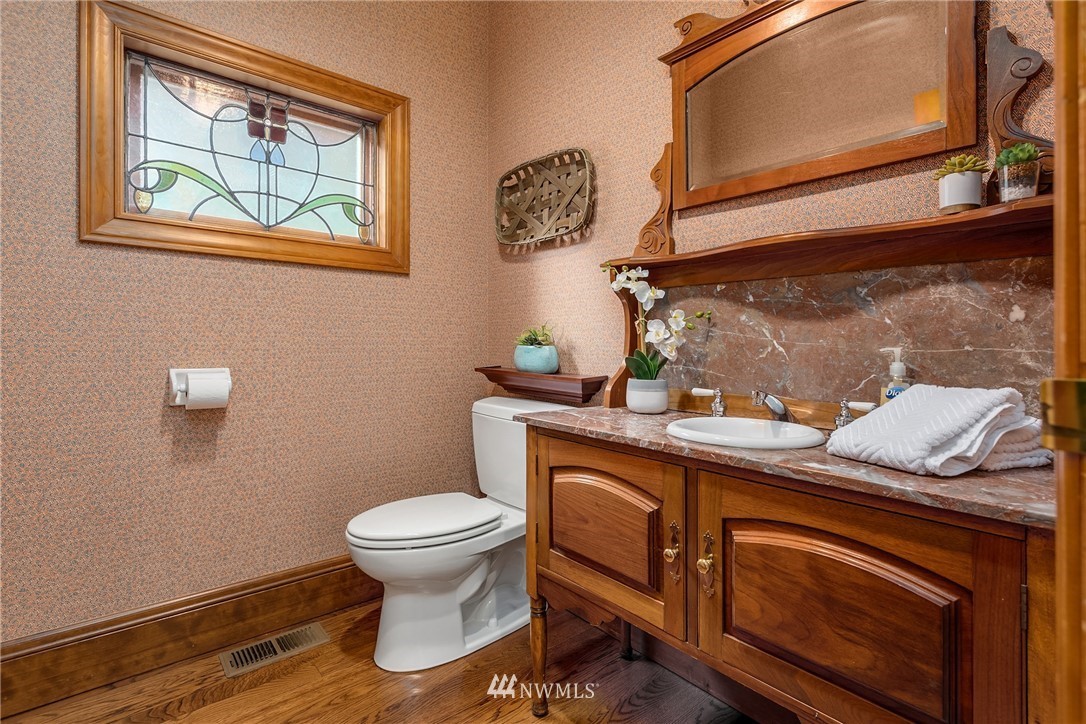 Capitol Hill Bathroom before