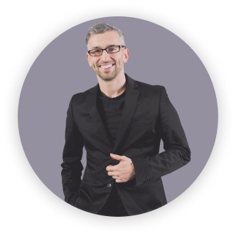 Hombre con blazer y lentes