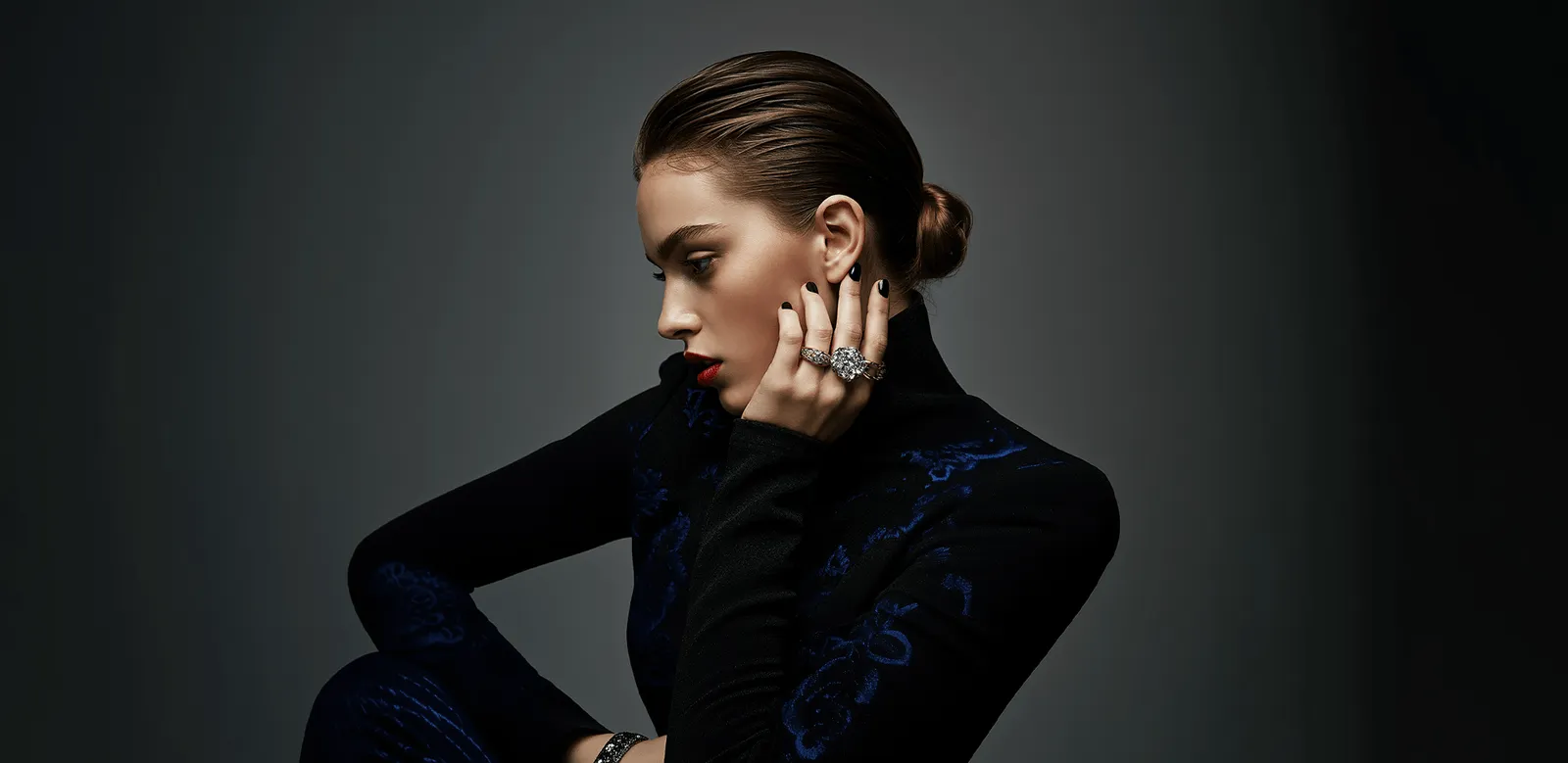 woman with blue clothes