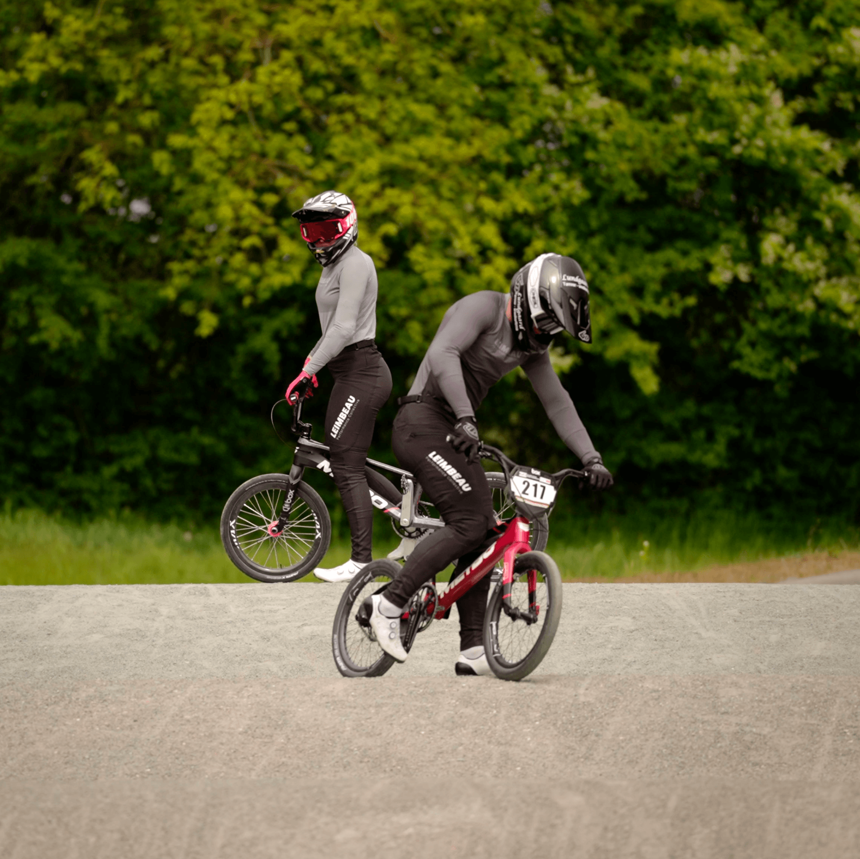 to bmxer der strå på hop