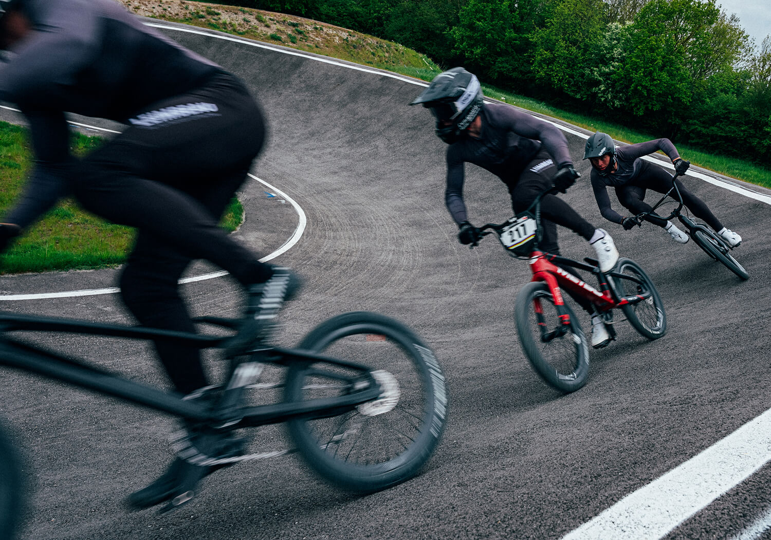 3 Leimbeau rider sprinting in cornor