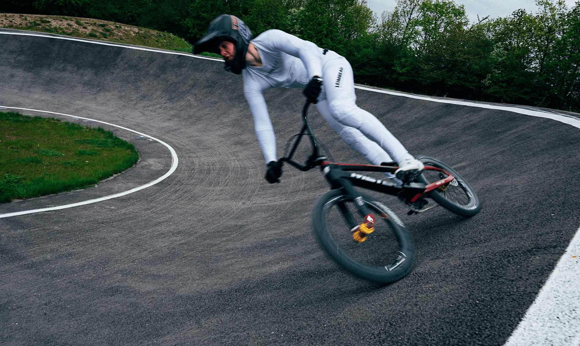 Marcus Leth in white Leimbeau kit