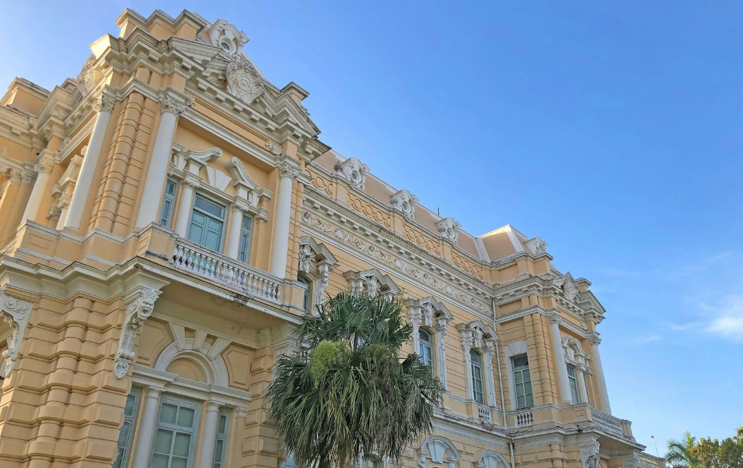 Paseo de Montejo en Mérida con clínicas veterinarias cercanas