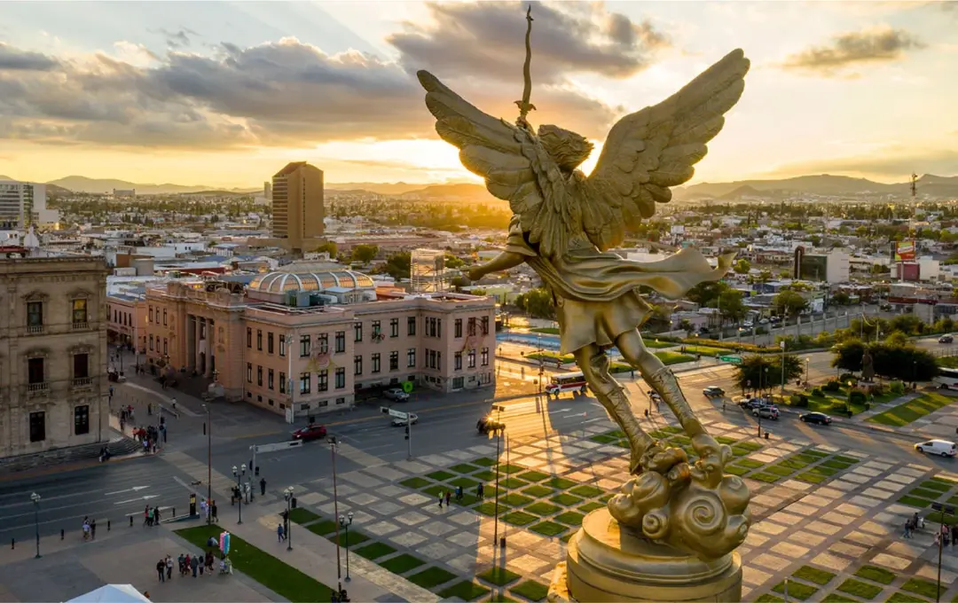 Ángel de la Libertad en Chihuahua con clínicas veterinarias cercanas