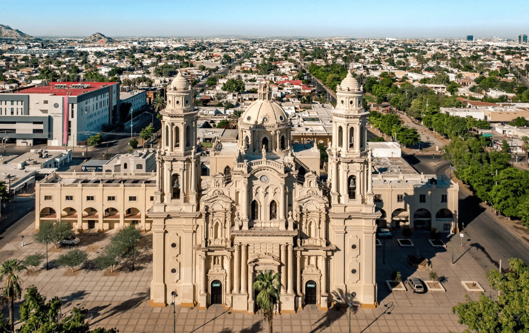 Catedral de Hermosillo con clínicas veterinarias en la zona