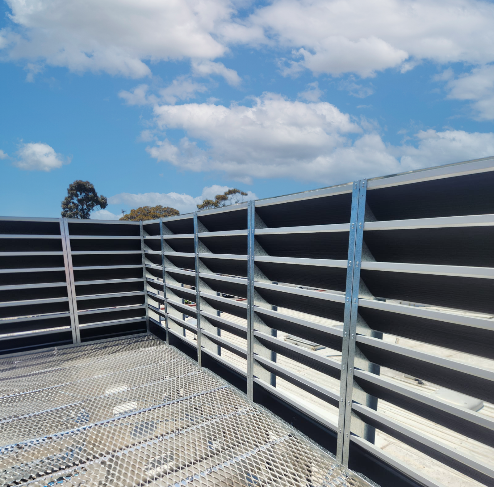 Acoustic louvre product for rooftop noise control