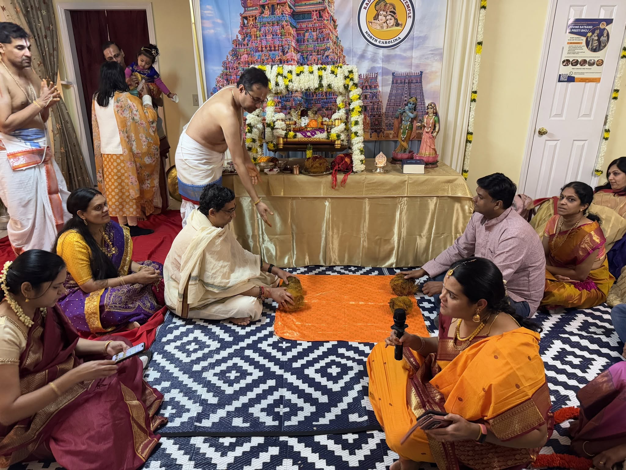 Collective chanting of Nachiyar Thirumozhi