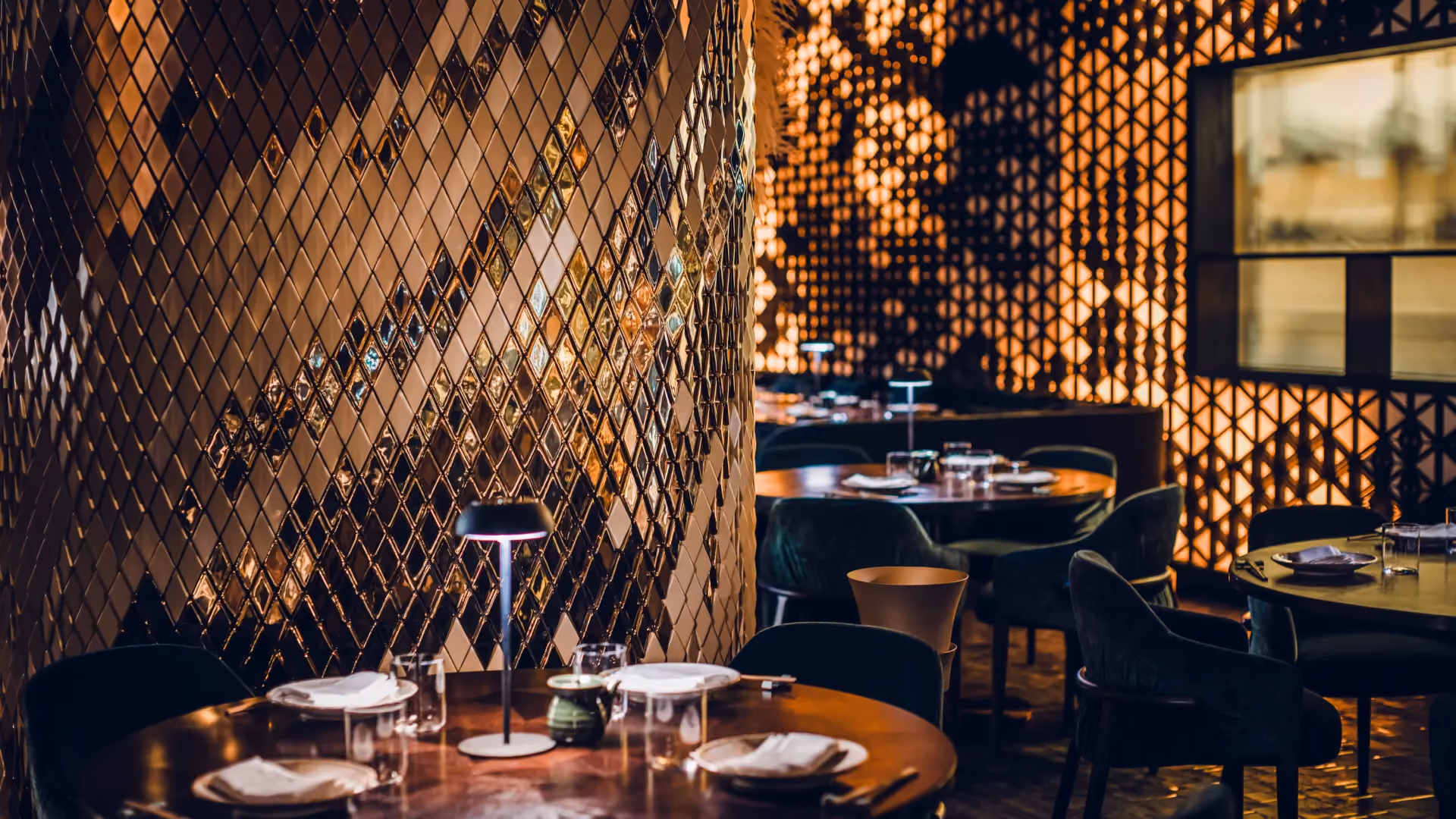 Faceted gold Giles Miller tile columns and an illuminated Kumiko screen in the dining room at Strawfire, Emirates Palace Abu Dhabi