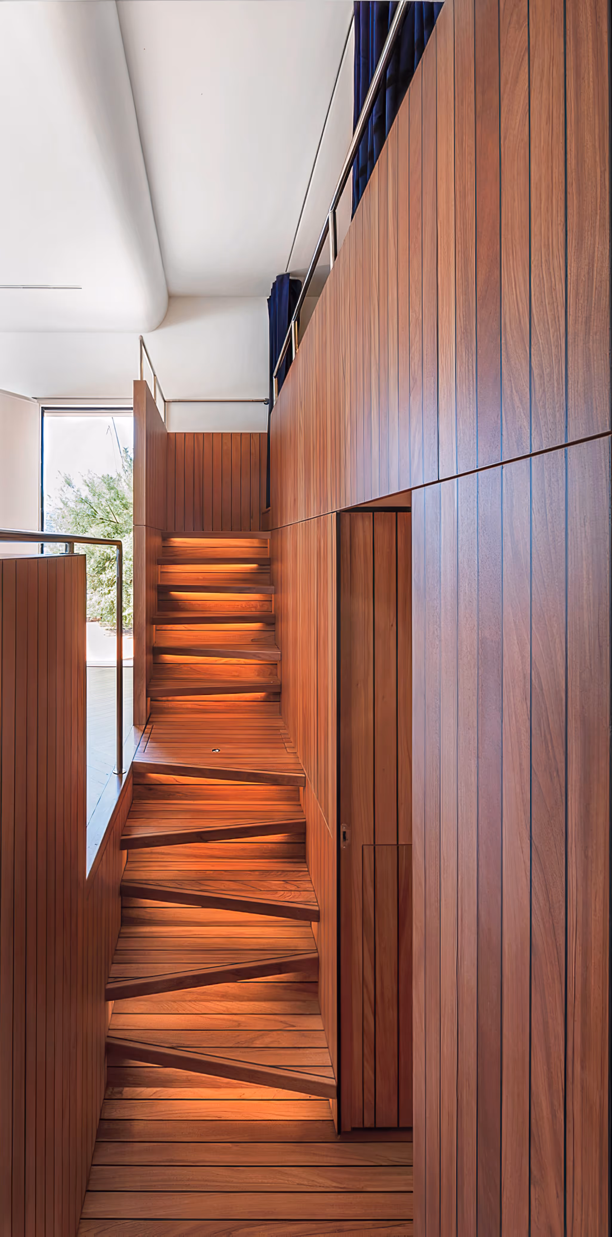 scala in legno illuminazione led incorporata villa al mare