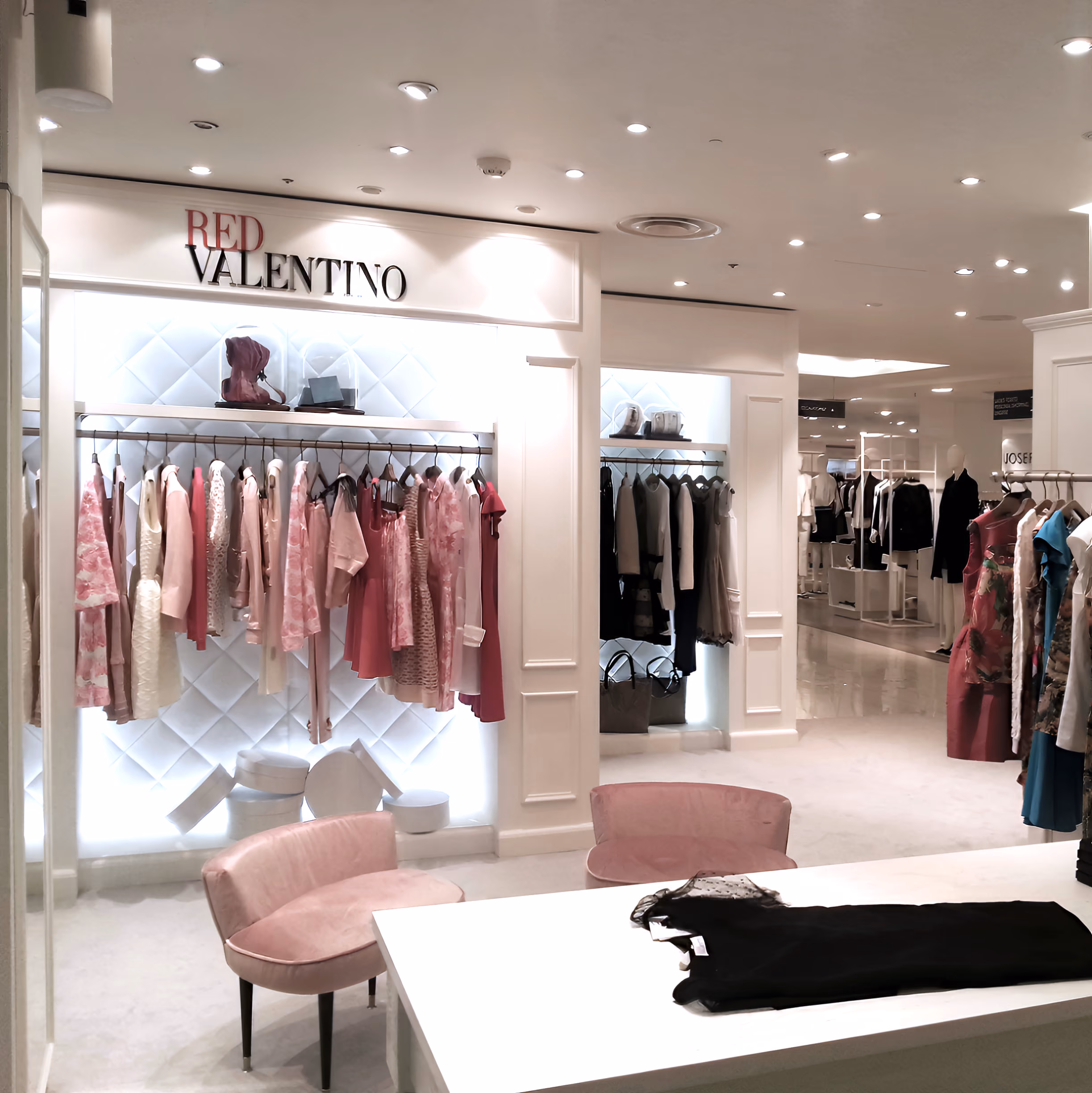 bma italian contract & furniture arredo  di lusso retail Red Valentino