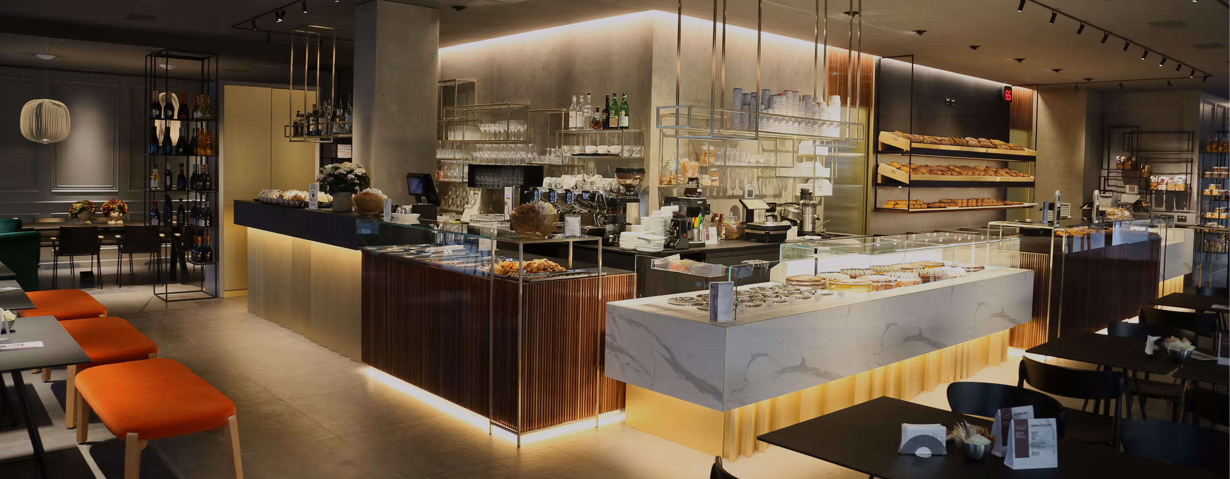 Bar pasticceria Tomasoni Bakery design moderno bancone marmo Bma italian contract & furniture