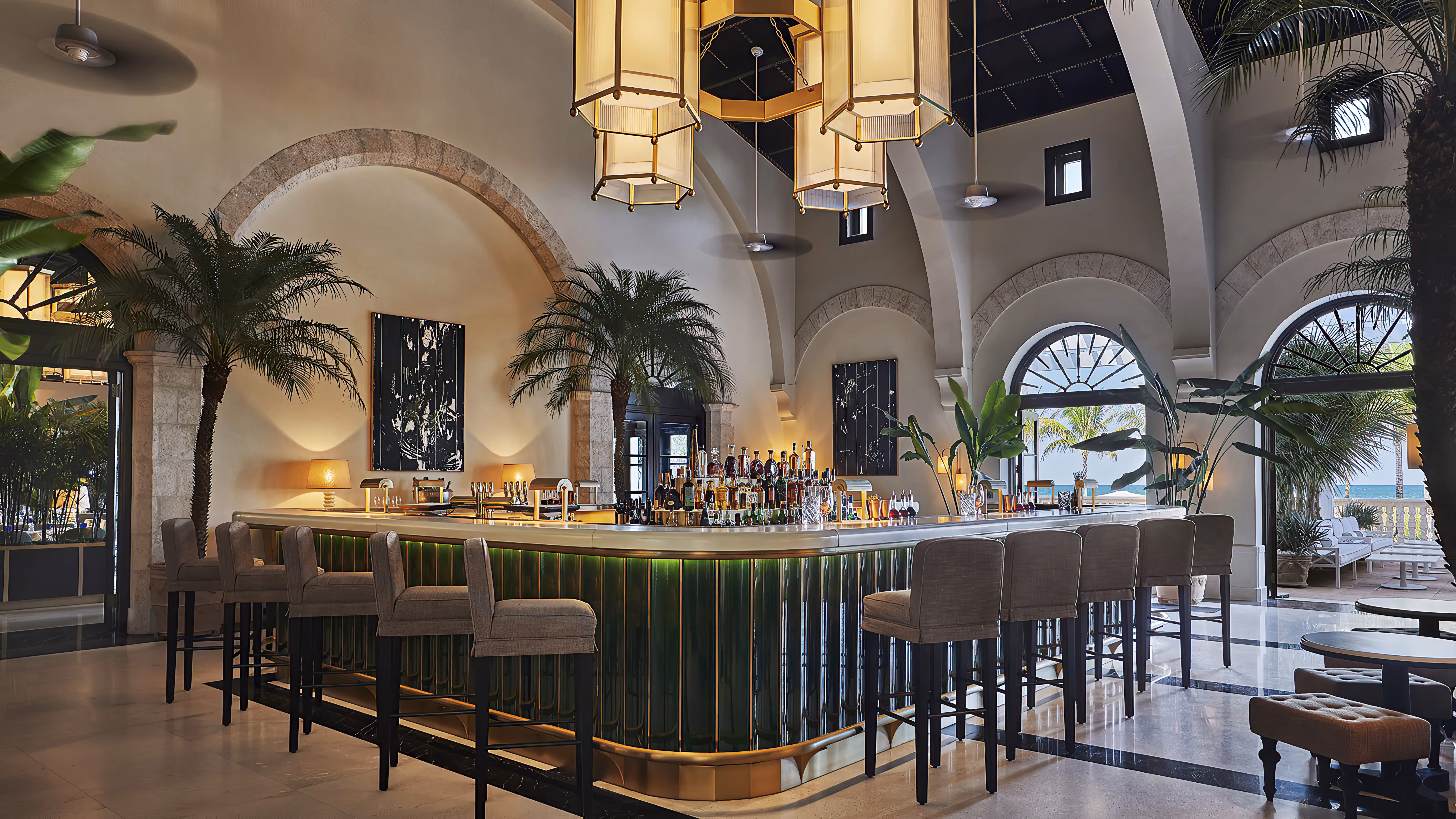 Bar hotel Four Season Miami arredamento tropicale lusso