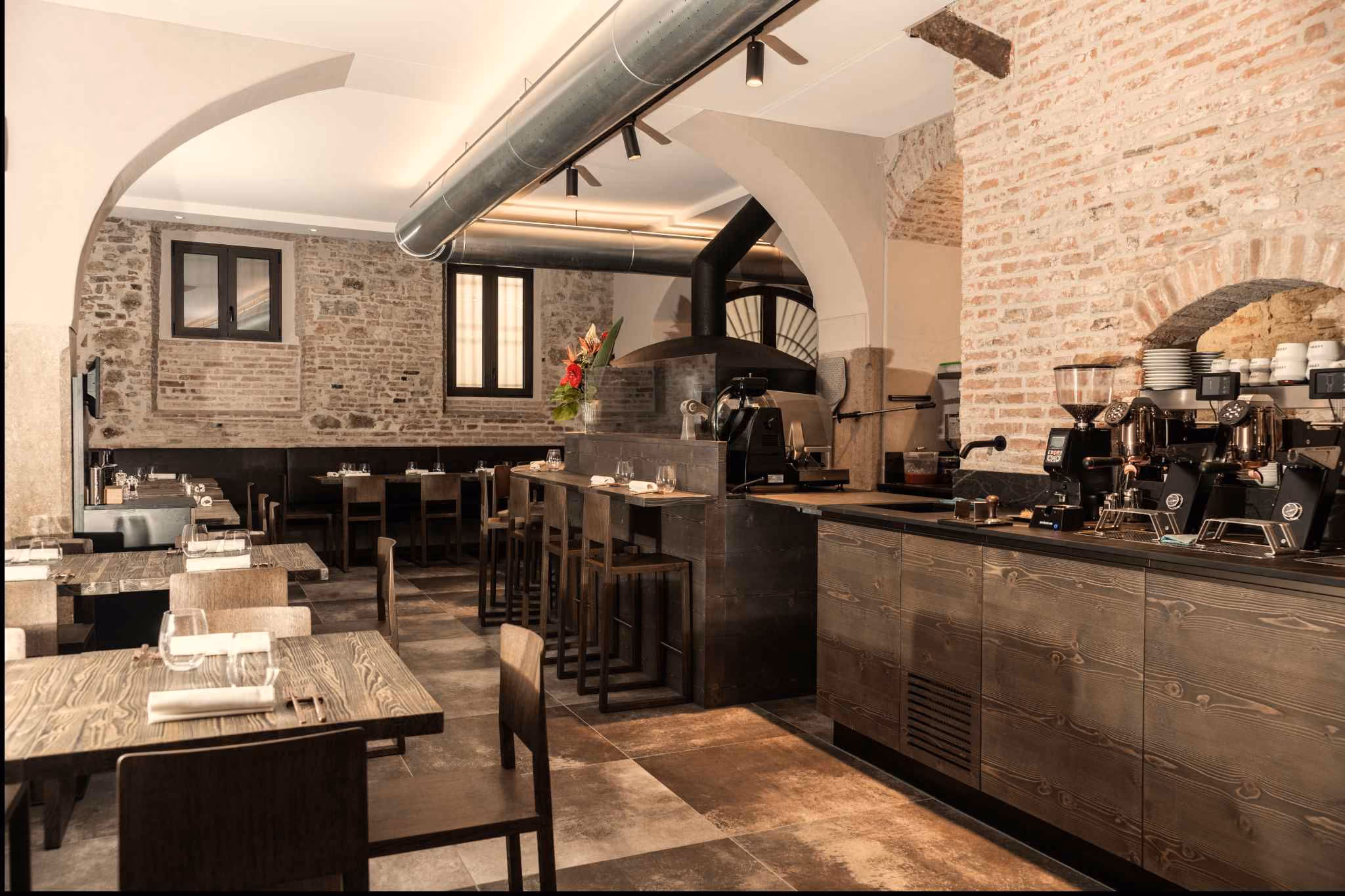 Inedito Pizzeria. Hospitality