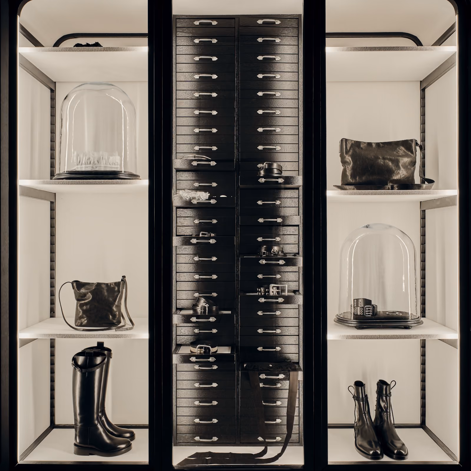 BMA Italian contract & furniture-arredi su misura per negozi e retail di lusso-Ann Demeulemeester