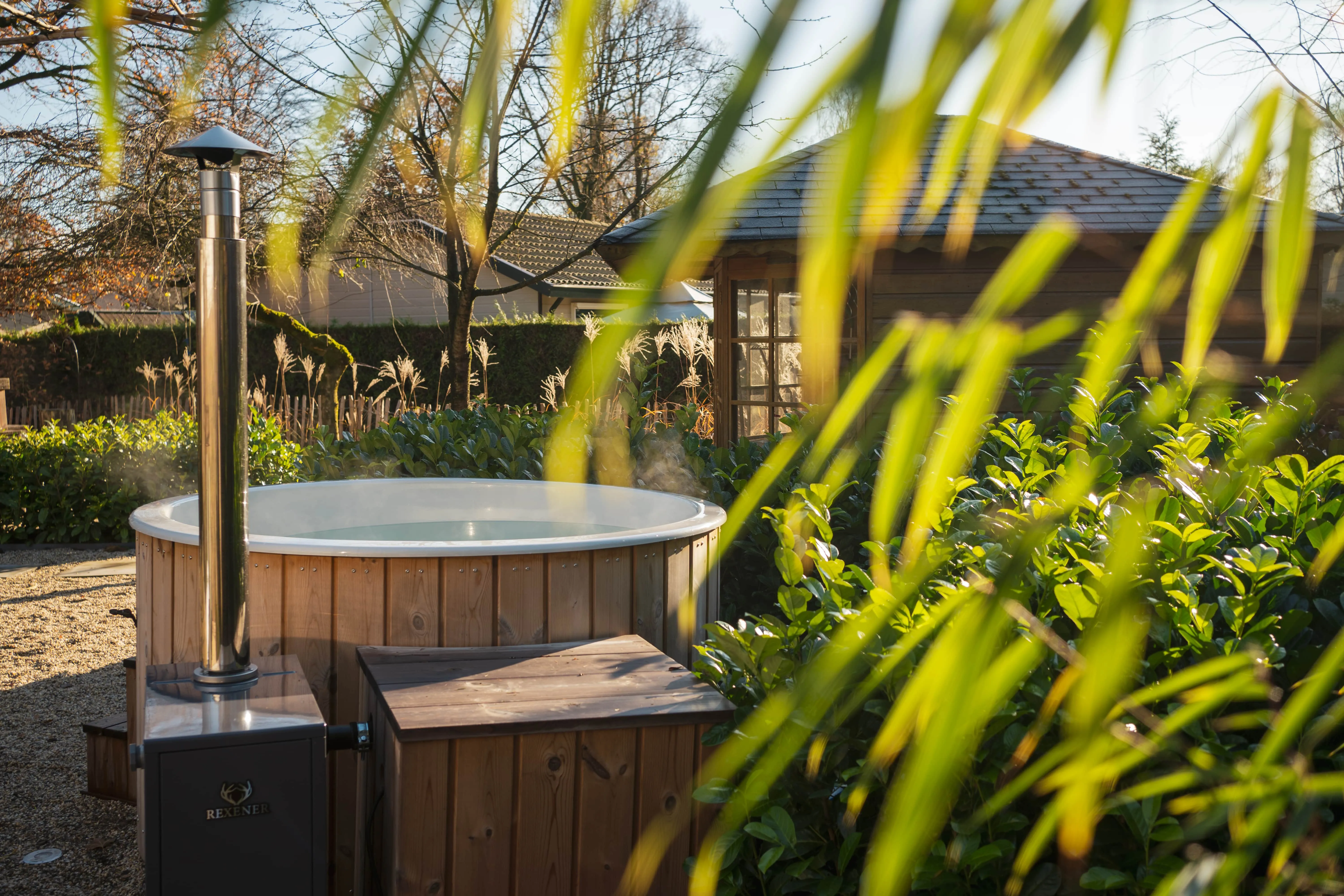 Hoe sluit het filtersysteem met de biobrandstofkachel aan?