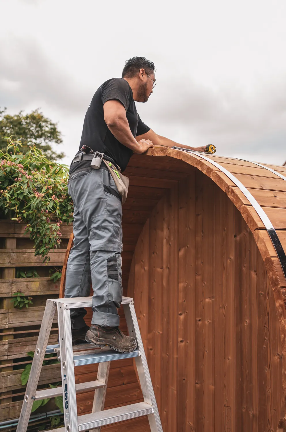 How to install the roof of the self-build sauna