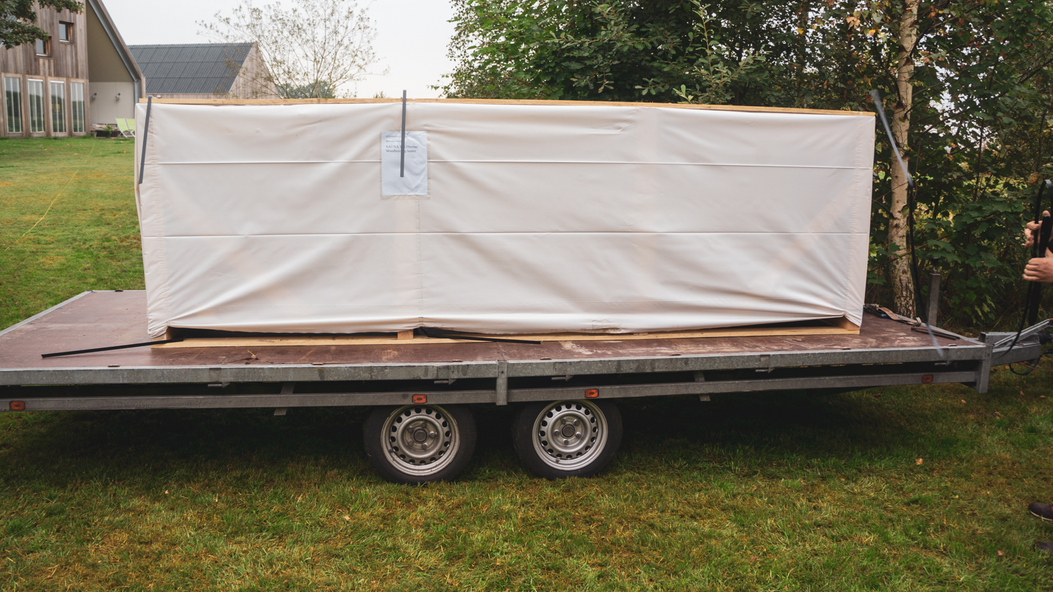 Wie funktioniert die Lieferung der Tønsauna mit einem Gabelstapler?