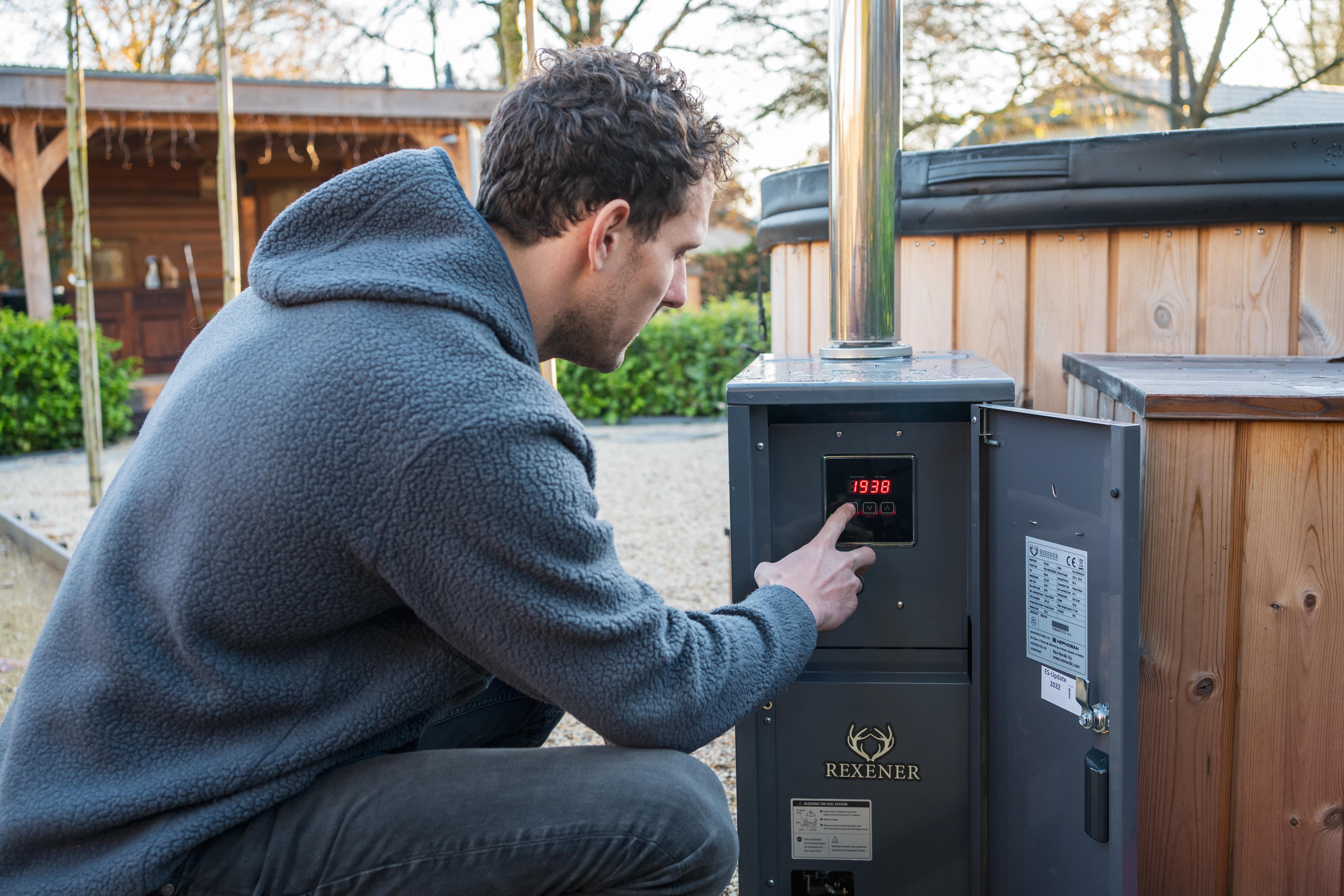 Hoe onderhoud ik mijn Rexener biodiesel kachel met de servicekit?