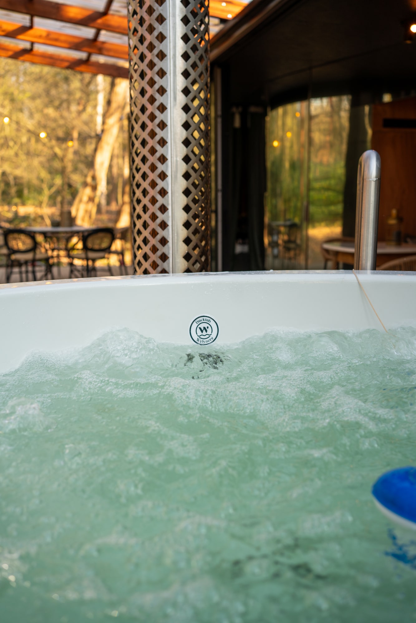 Wie viel Wasser braucht der Whirlpool, bevor ich mit dem Heizen beginnen kann?