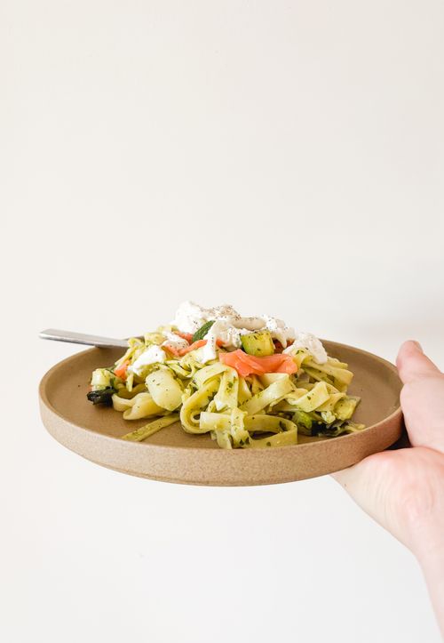 Voorjaarspasta met zalm en witte asperges