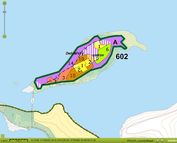 porostní lesnická mapa LHC Hluboká nad Vltavou se zákresem hranic ostrova
