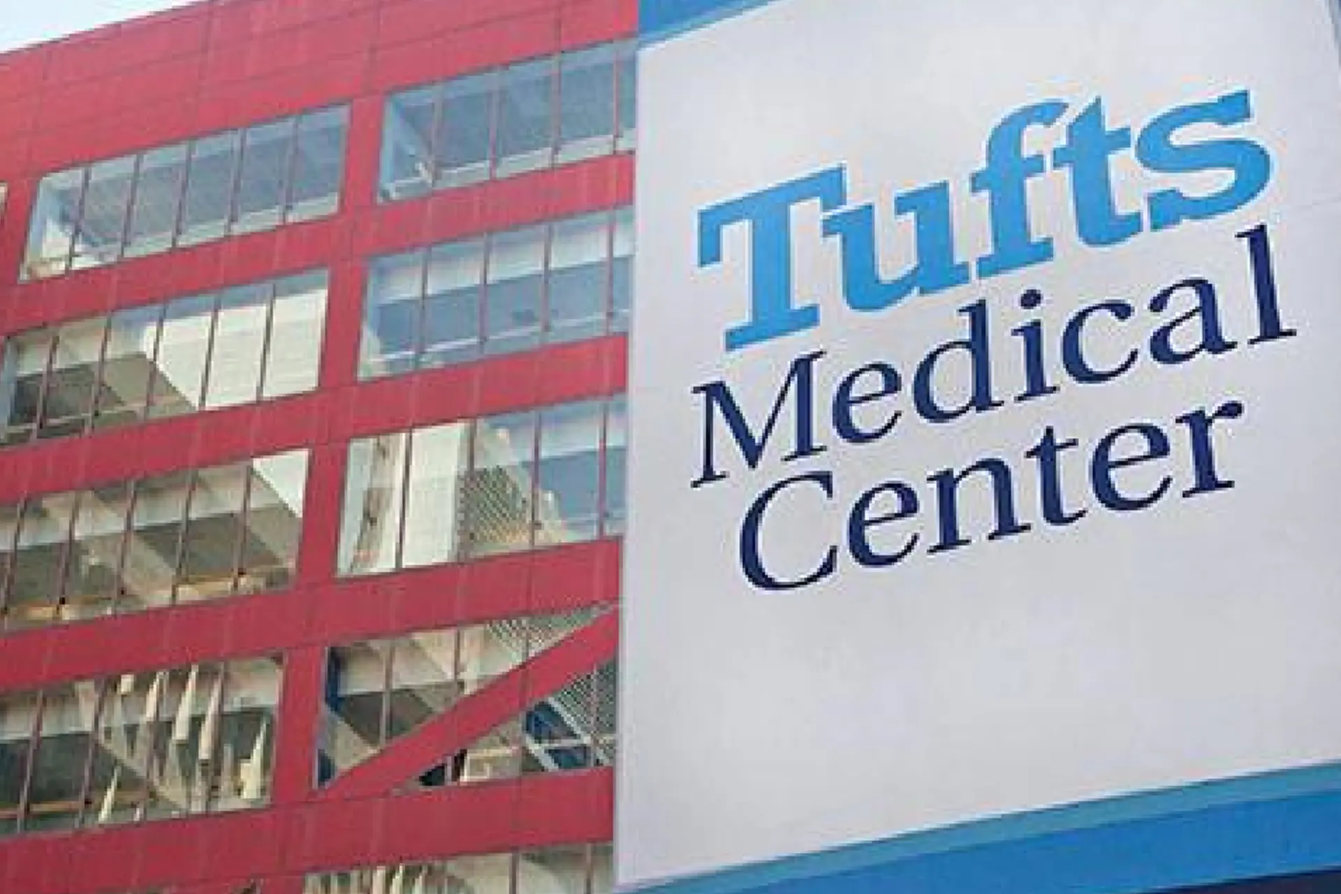 Tufts Medical Centre building and signage