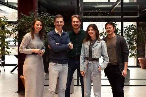 Pulse online marketing team uit Sliedrecht met vijf jonge professionals