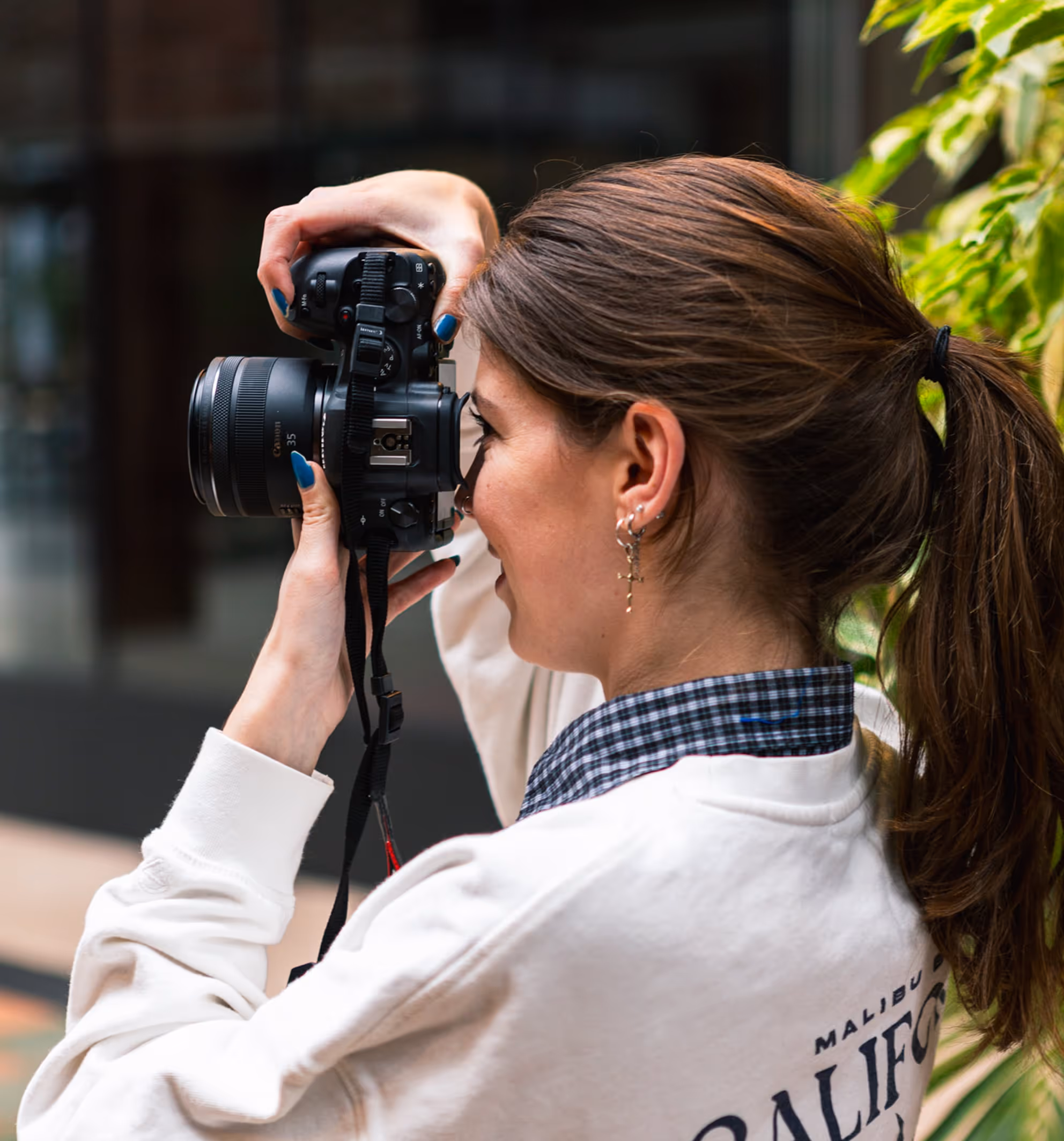 Pulse online marketing Sliedrecht: fotograaf met camera in groene omgeving