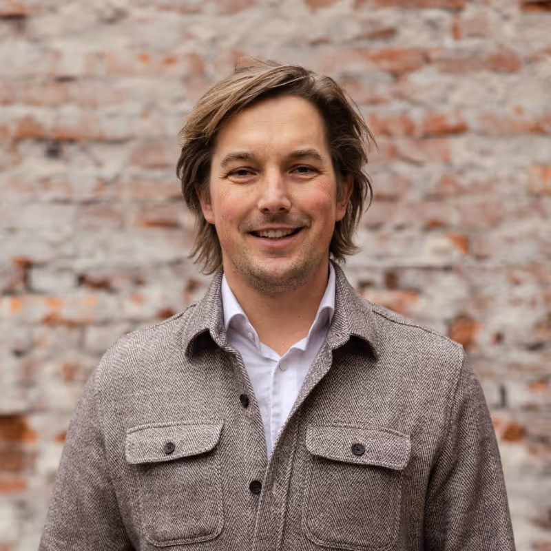 Pulse online marketing bureau Sliedrecht professionals met glimlachende medewerker