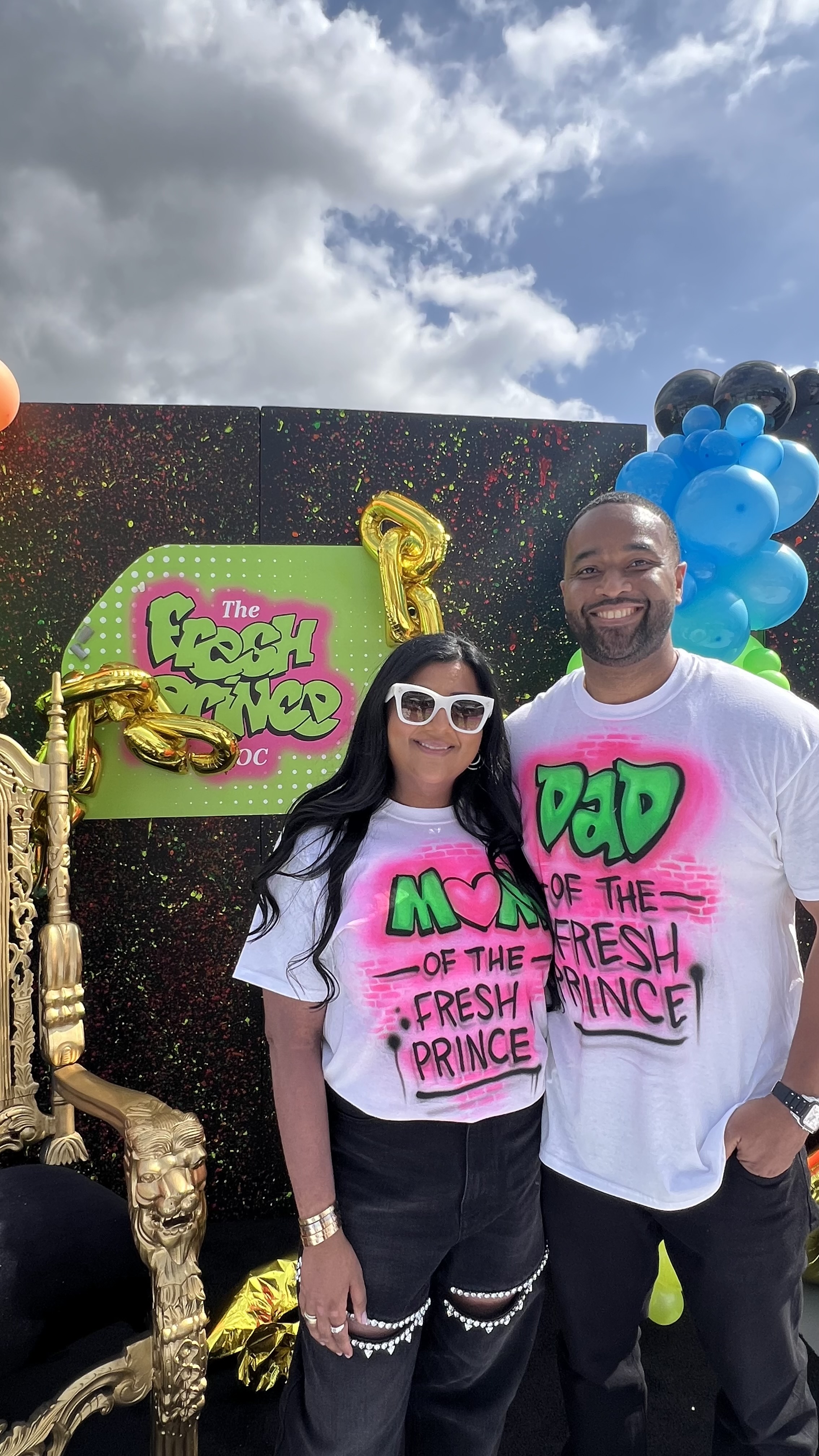 image of outdoor dining experience (for a food truck)