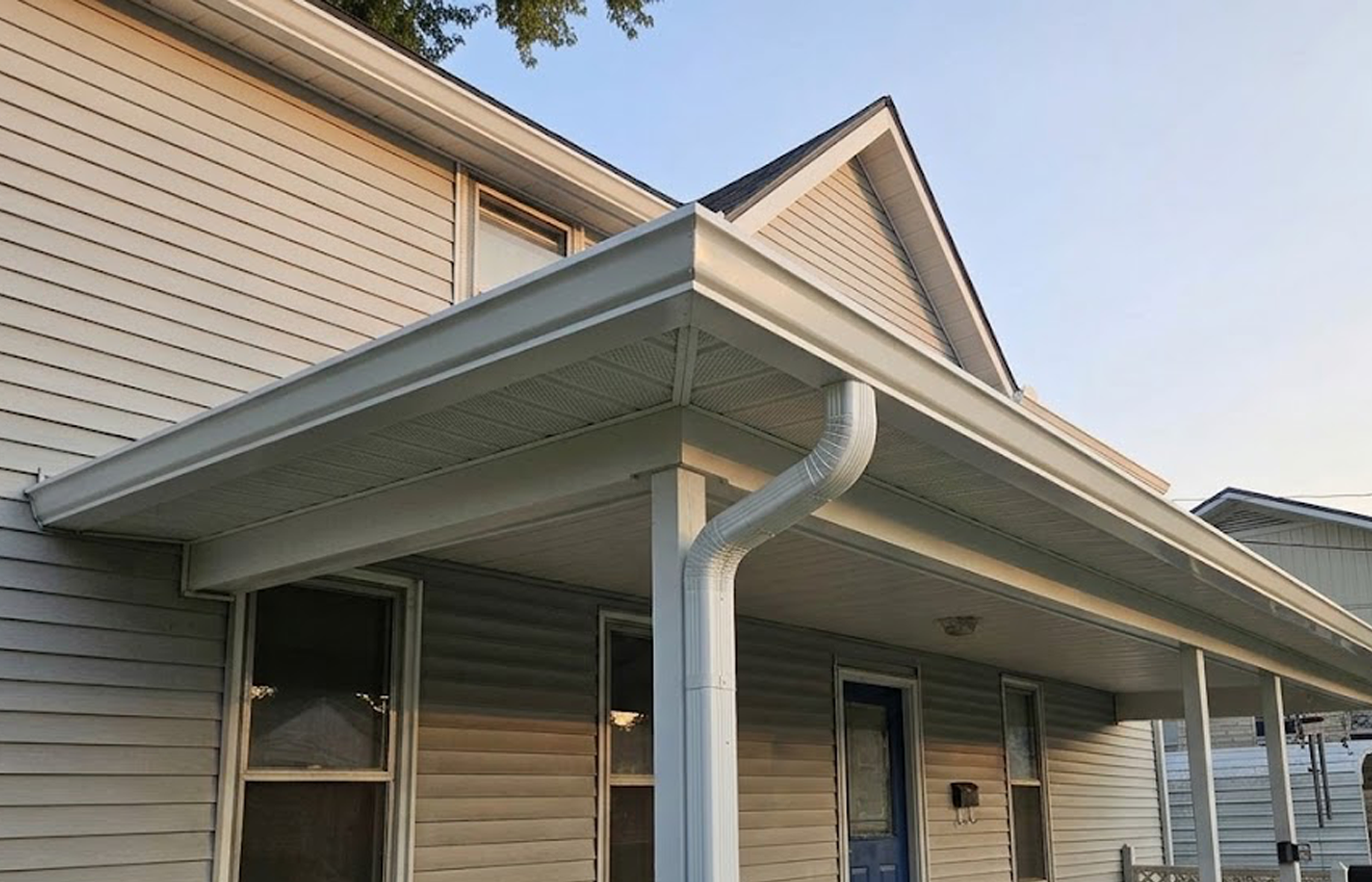 Roof edge and gutter system protecting a home