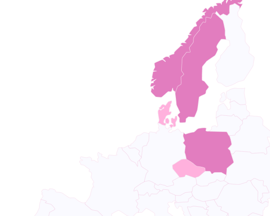 En person utanför bilen överlämnar en mobiltelefon med en bild av en bil till en person i förarsätet.
