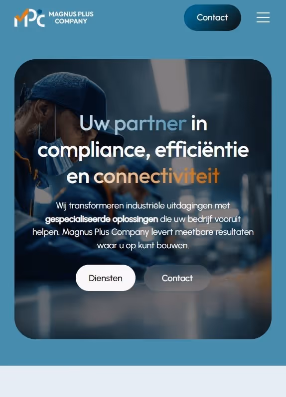 Magnus Plus Company website homepage with a masked worker and Dutch text about compliance, efficiency, and connectivity solutions, featuring Dienst and Contact buttons.