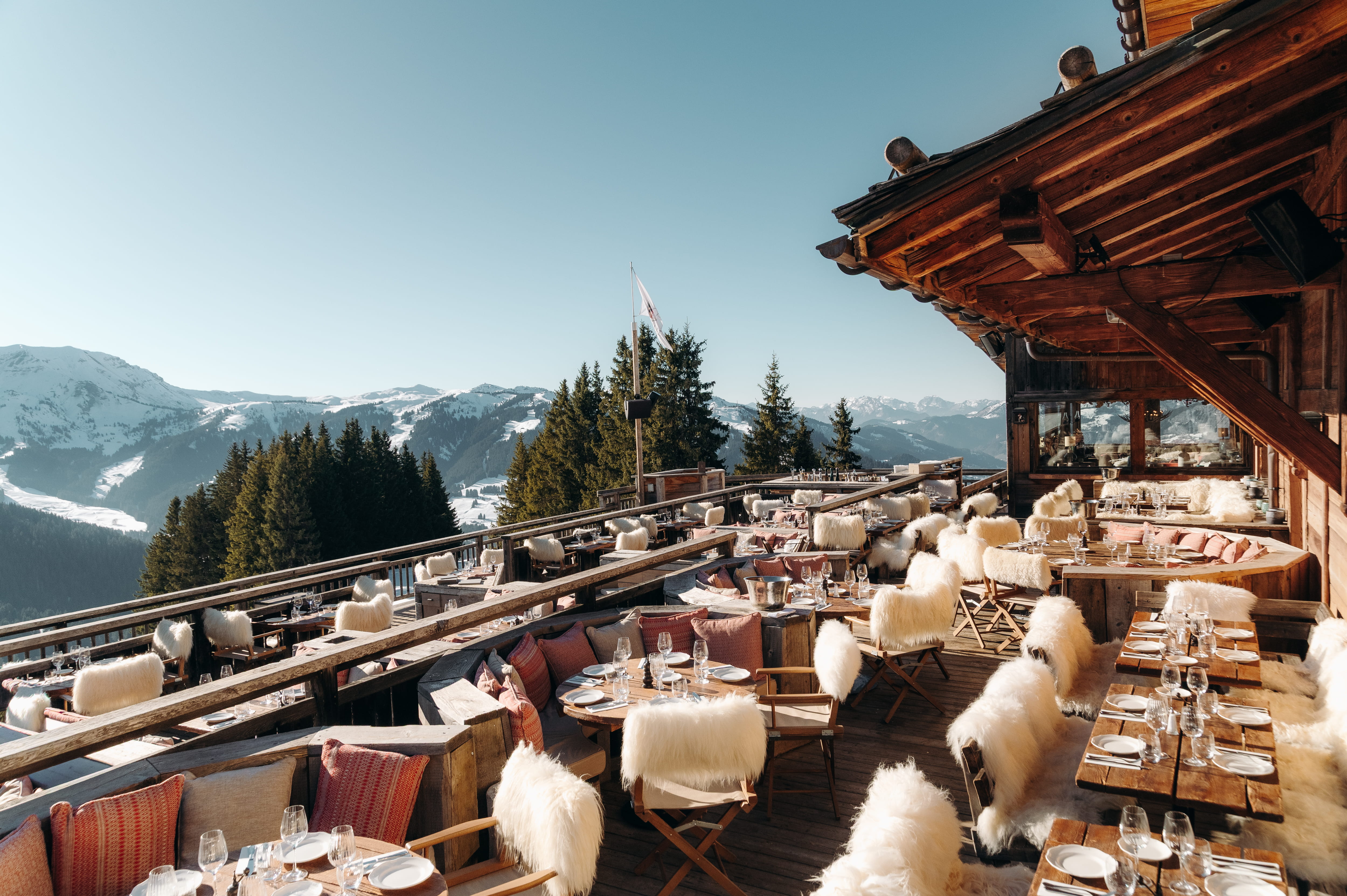 photo of the terrace Chalet sauvage restaurant in megève