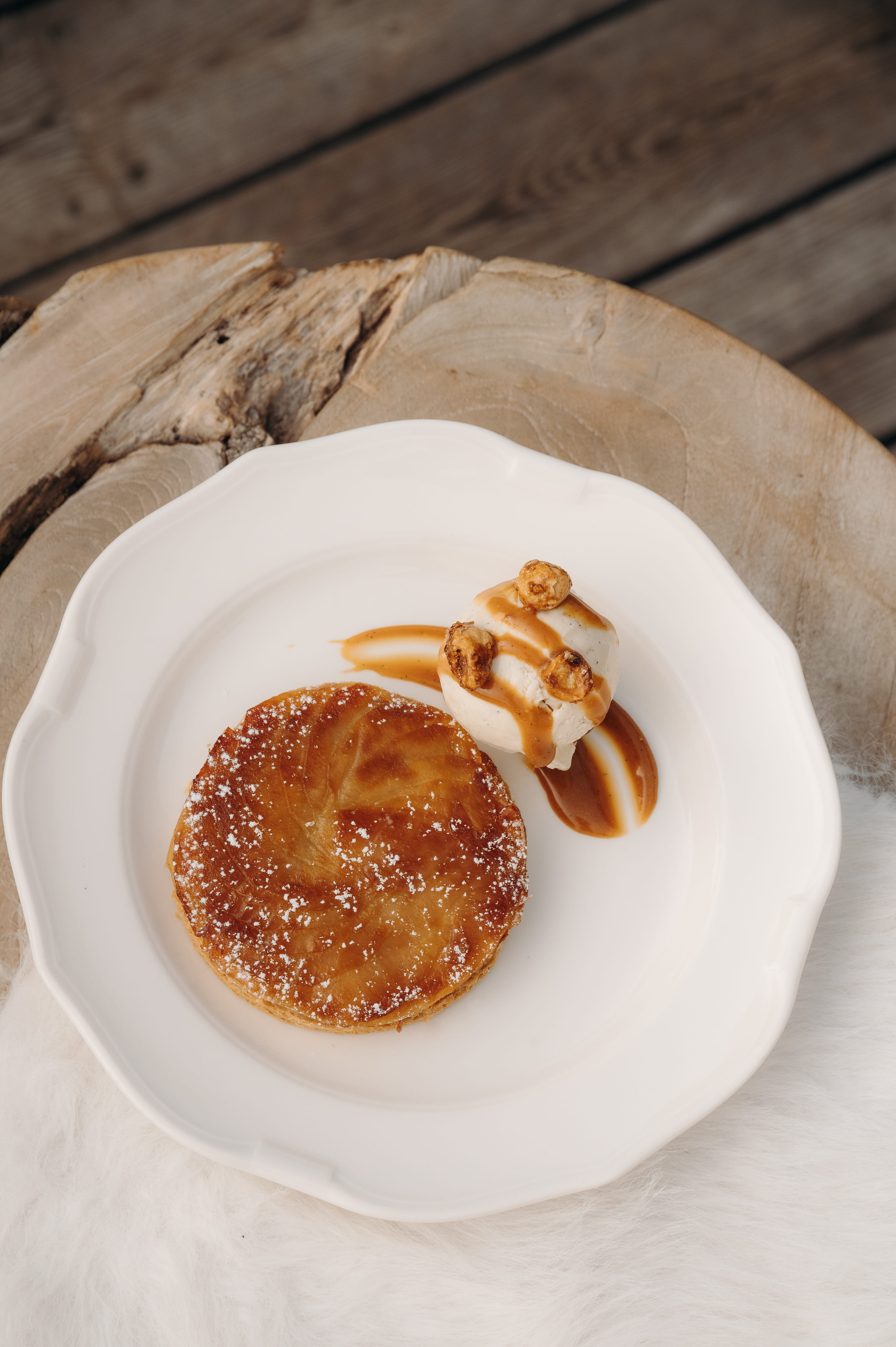 Dessert: thin caramelized apple tart by Eric Fréchon Chalet Sauvage restaurant in Megève