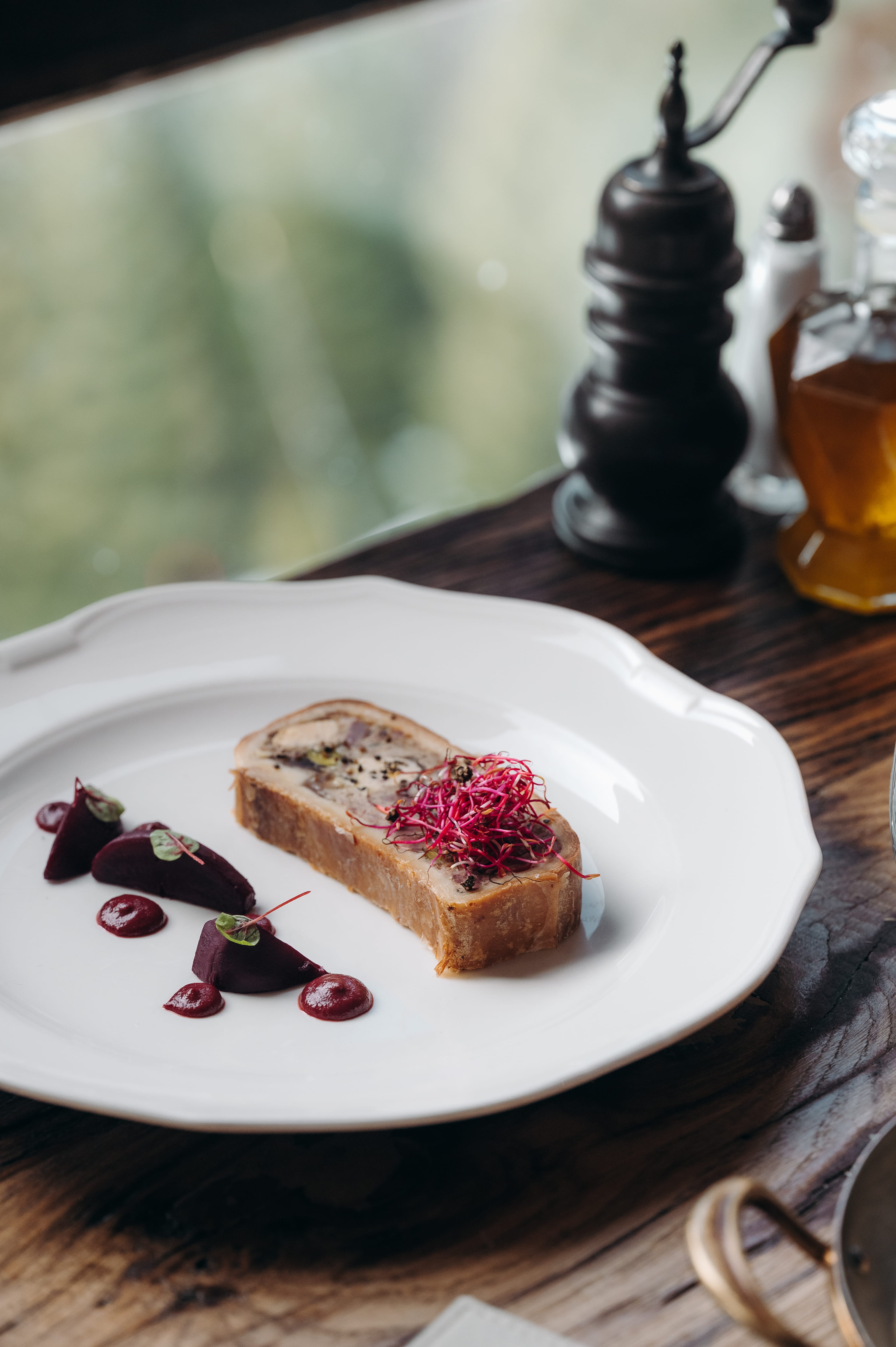 Duck foie gras pâté en croûte with beetroot pickles